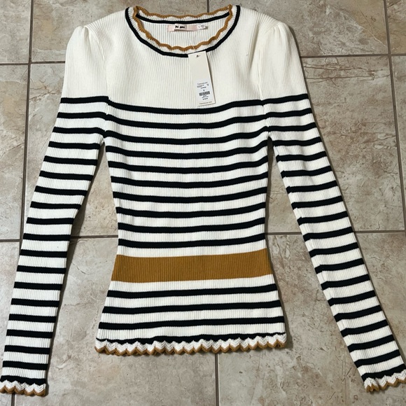 NWT Francesca’s Long Sleeve - Picture 2 of 6